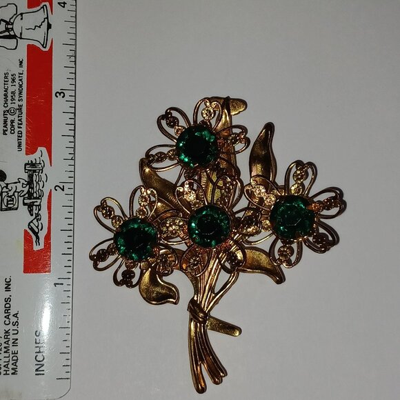 Beautiful Vintage Gold Tone Flower Brooch Pin with Green Faux Emeralds Jewels - Picture 6 of 9